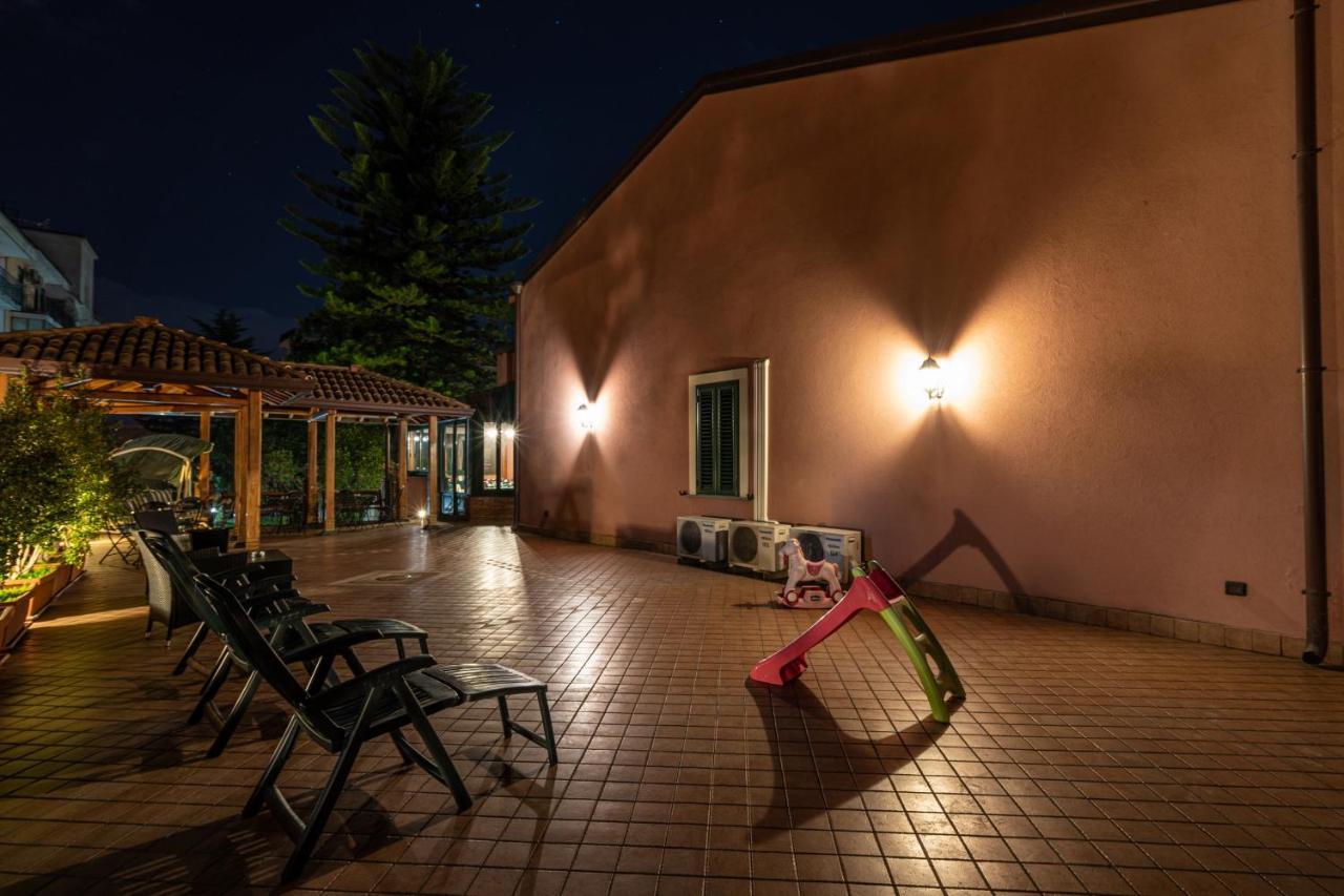Alhambra - Guest House Di Charme Giarre Eksteriør billede